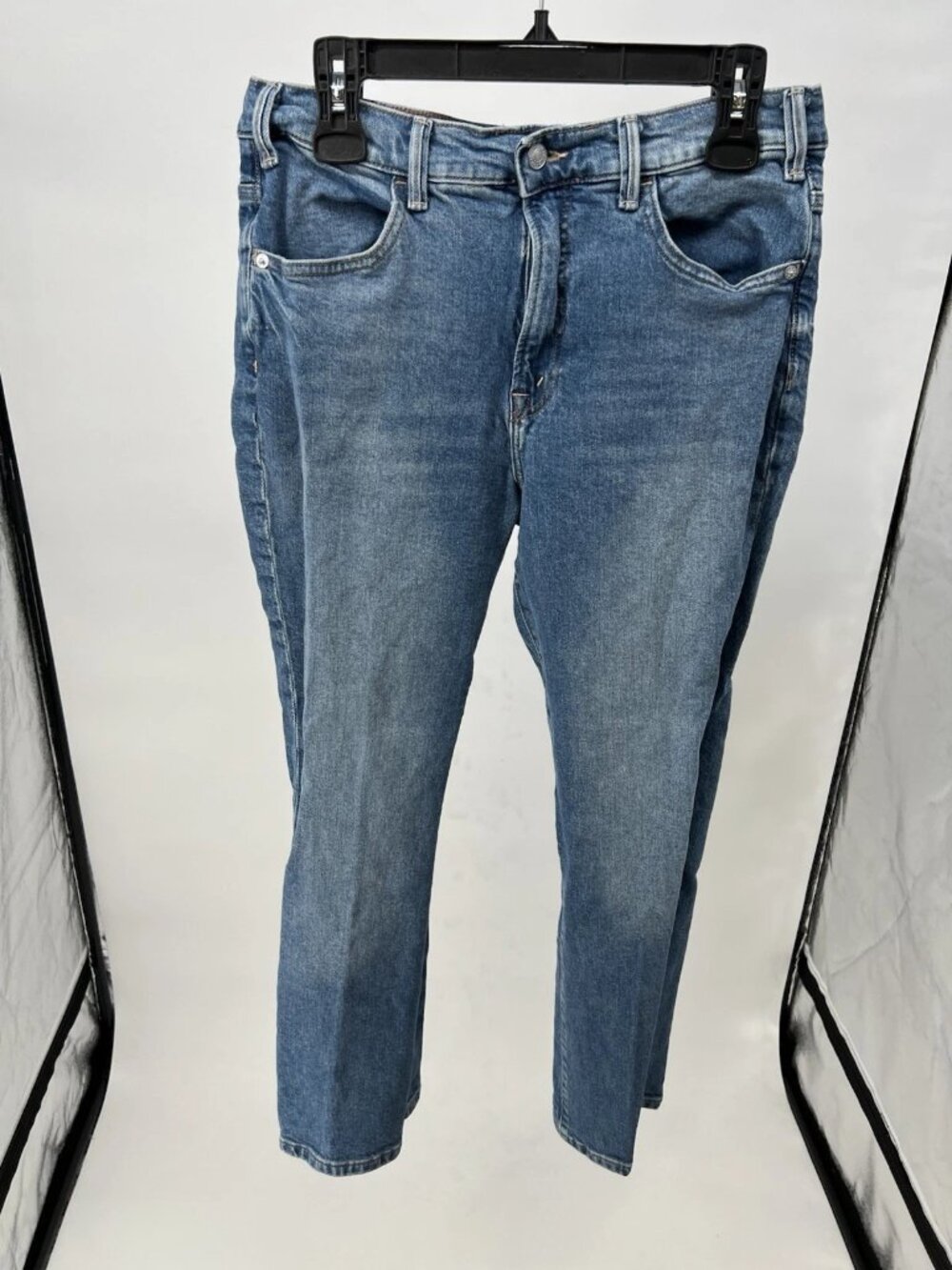 Women’s We The Free Mid Rise Crop Boot Jeans. Size 31.